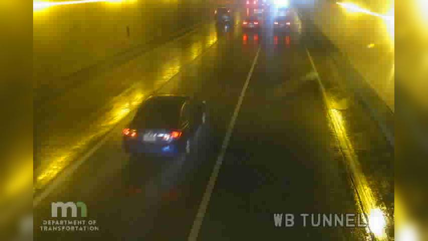 Traffic Cam Loring Park: I-94: I-94 WB (Tunnel West #2) Player