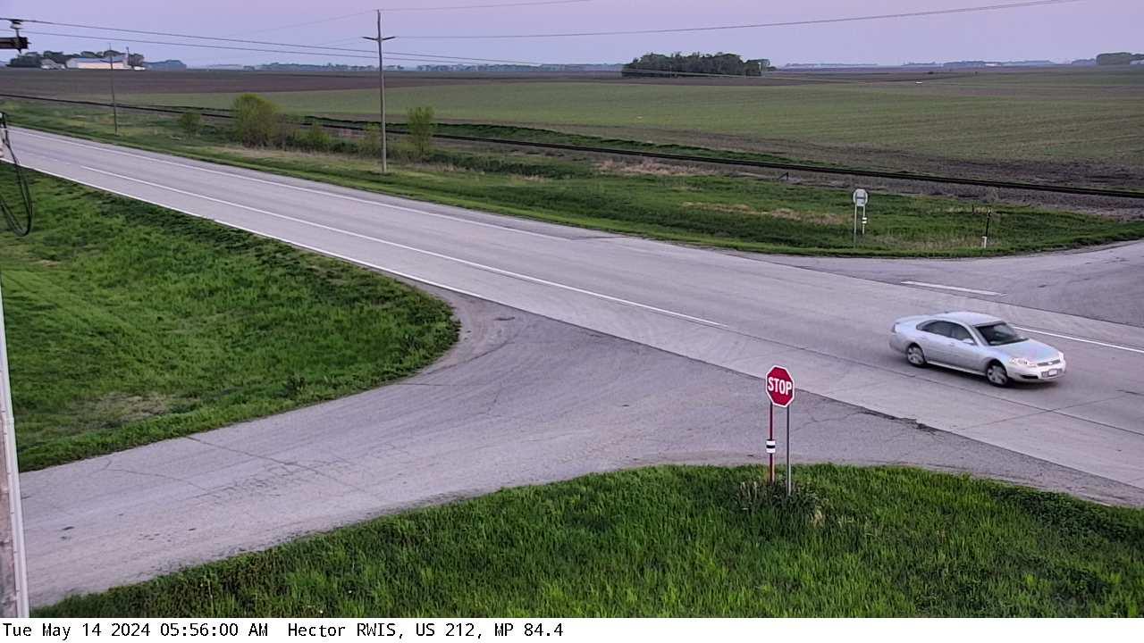 Bird Island: US 212: T.H.212 (Hector - MP 84.4): T.H.212 (Hector - MP 84.4) View Traffic Camera