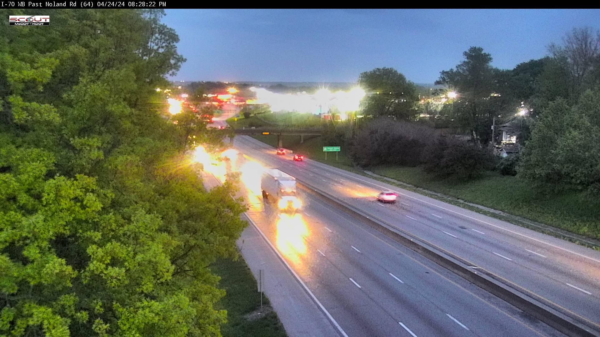 Traffic Cam Independence: I- WB W OF NOLAND ROAD Player