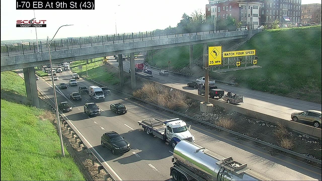 Traffic Cam Central Business District KC: I- E @ TH ST Player