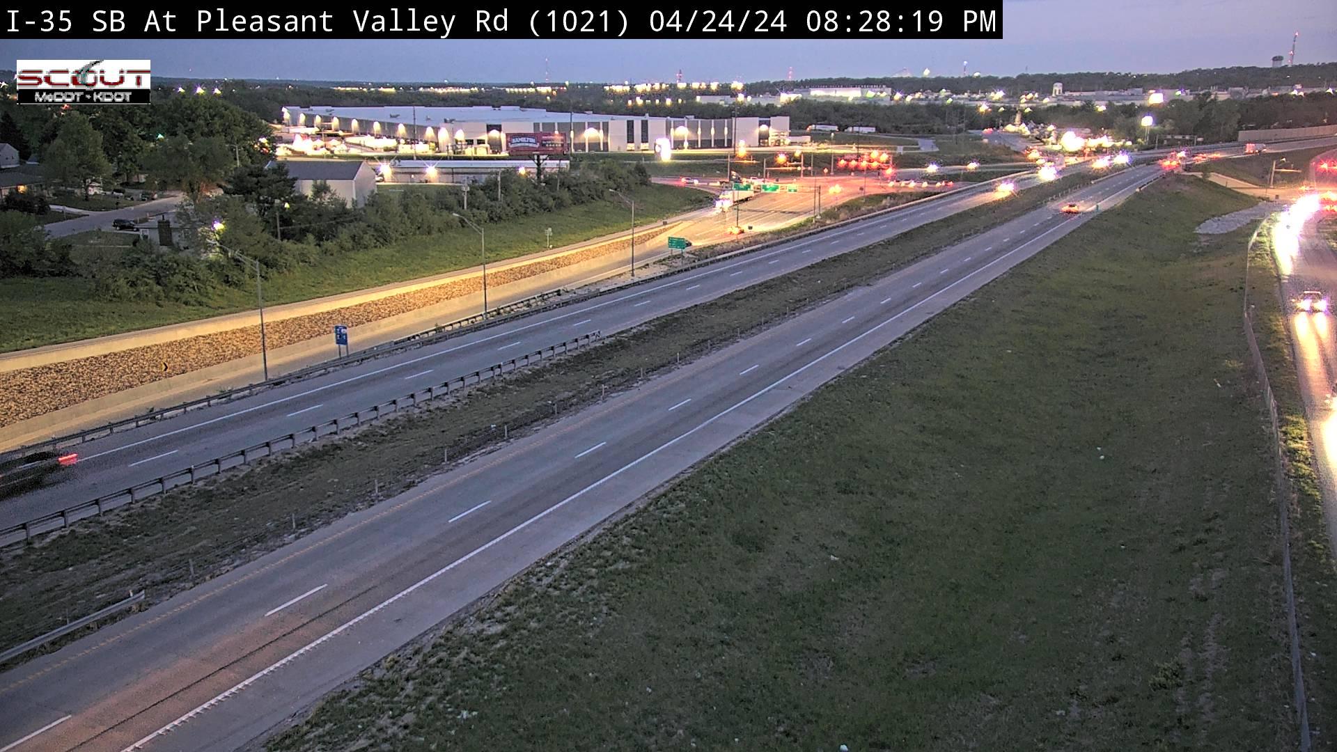 Pleasant Valley: I-35 SB @ Pleasant valley Rd Traffic Camera