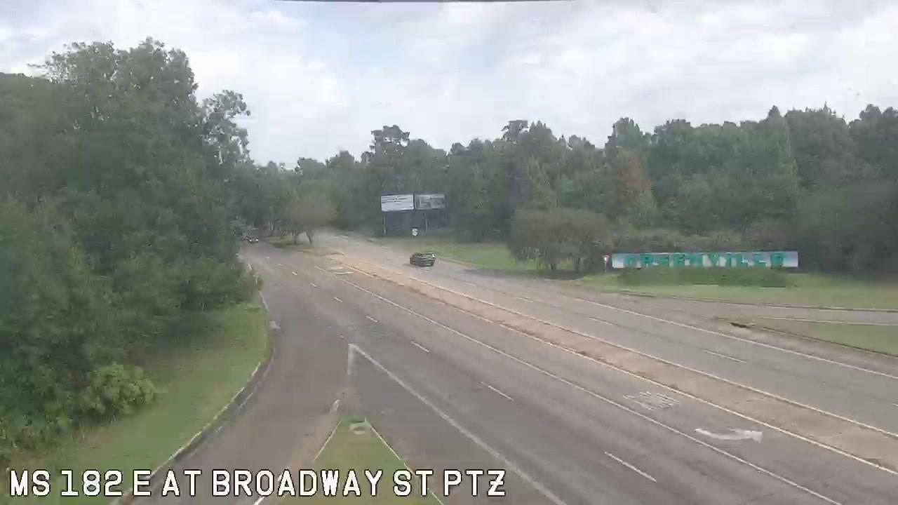 Traffic Cam Greenville: US 82 at Broadway St Player