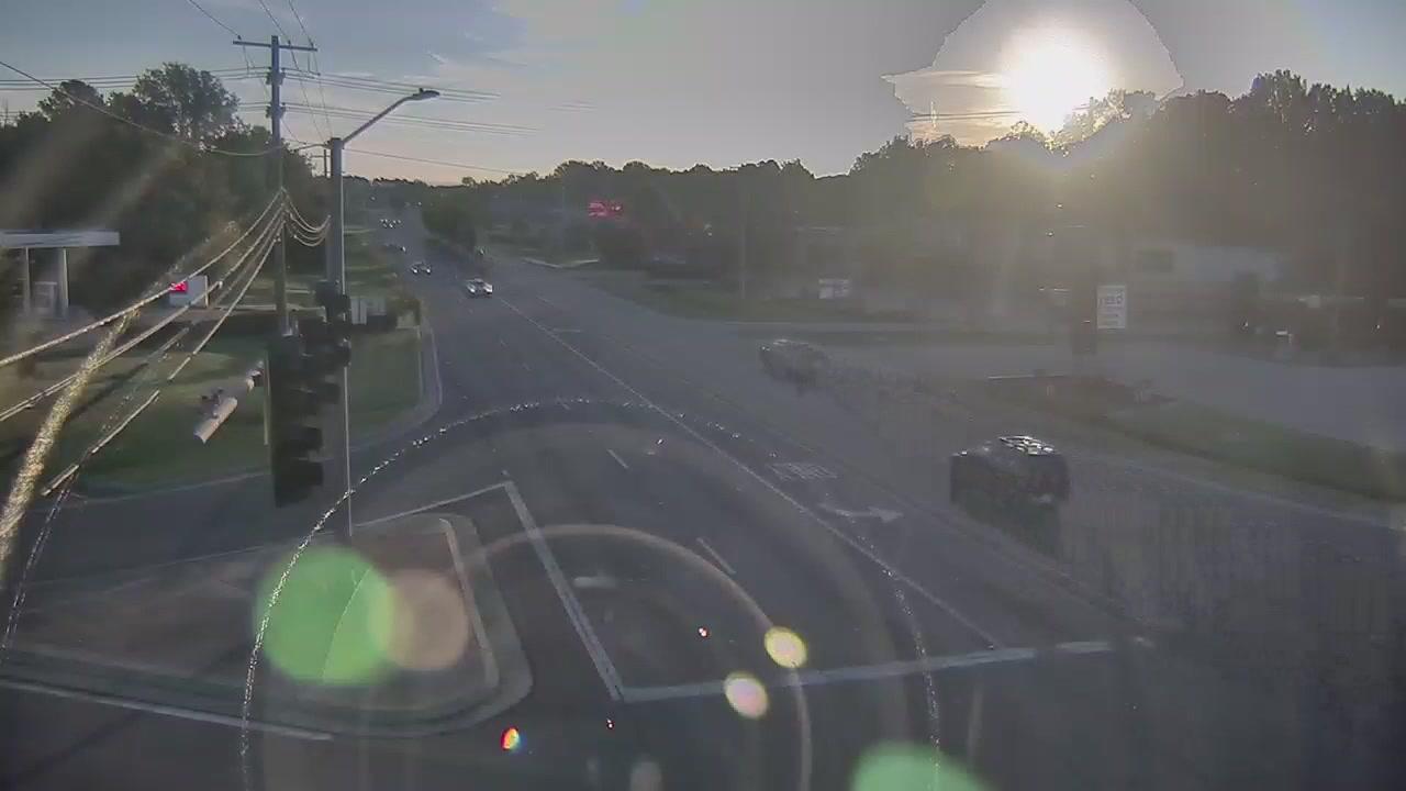 Traffic Cam Starkville: MS 12 at Stark Rd Player