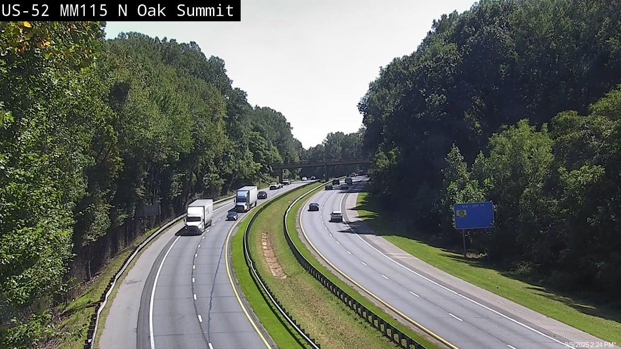 Traffic Cam US-52 near Oak Summit Rd - Mile Marker 115 Player