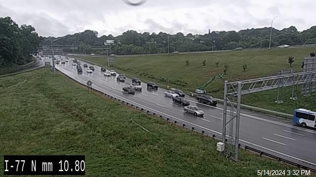 Traffic Cam I-77 South of Brookshire Frwy. - Mile Marker 11.02 Player