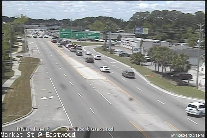 Traffic Cam US 17 Bus (Market St) at US 74 (MLK Pkwy / Eastwood Rd) Player