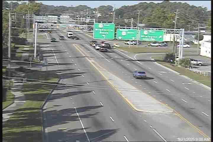 Traffic Cam US 17 Bus (Market St) at US 74 (MLK Pkwy / Eastwood Rd) Player