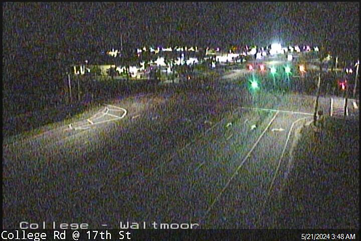 Traffic Cam NC 132 (College Rd) at 17th St / Waltmoor Rd  Player