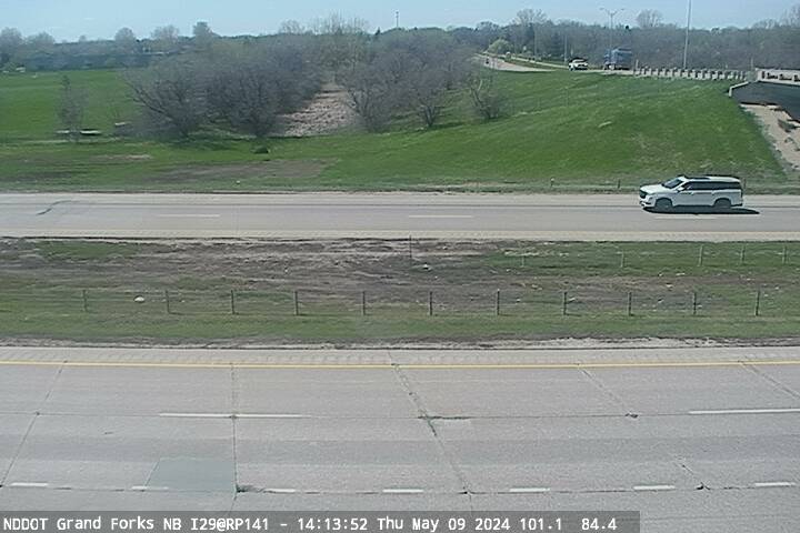 Traffic Cam I-29 N (MP: 140.440) Grand Forks North Bound - West Player
