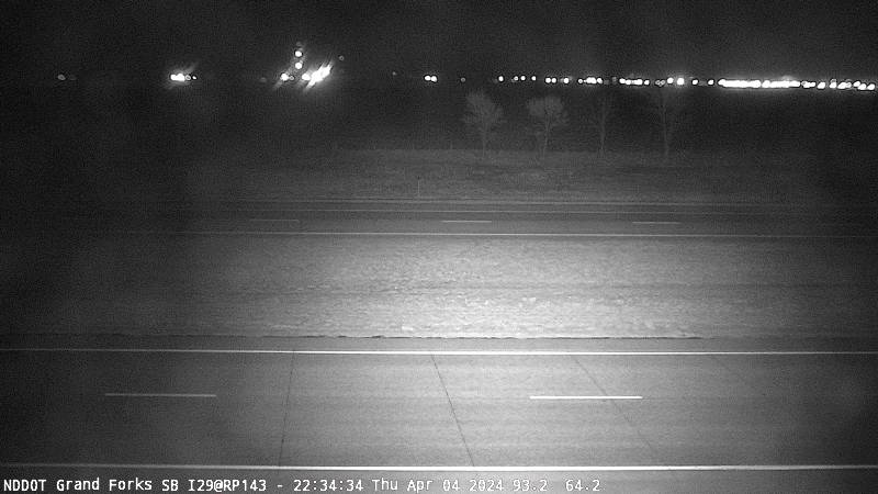 Traffic Cam I-29 N (MP: 143.100) Grand Forks South Bound - West Player