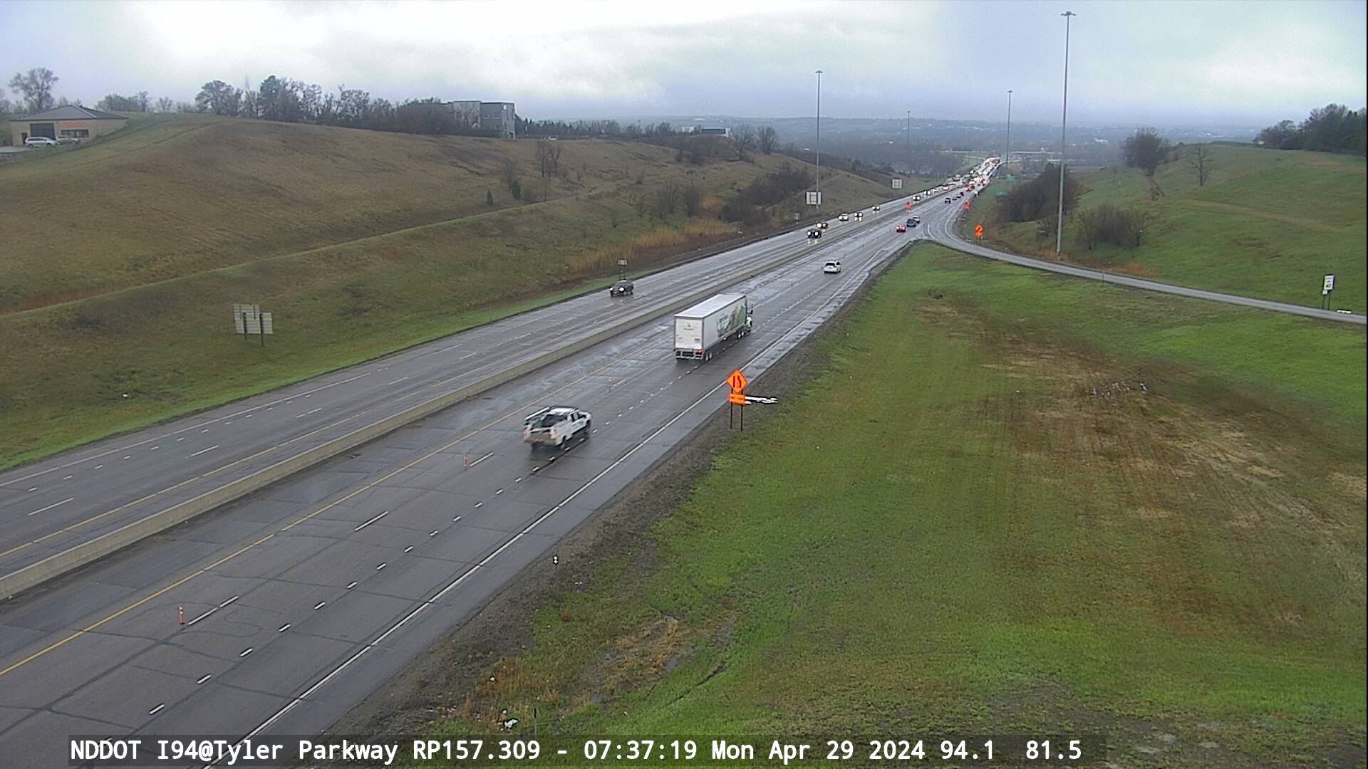 Traffic Cam I-94 W (MP: 157.039) Bismarck@Tyler Parkway - West Player