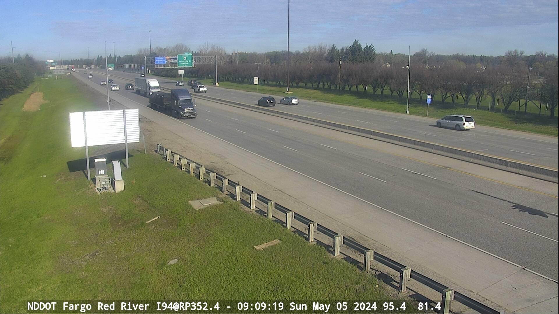 Traffic Cam I-94 E (MP: 352.454) Red River Bridge - West Player