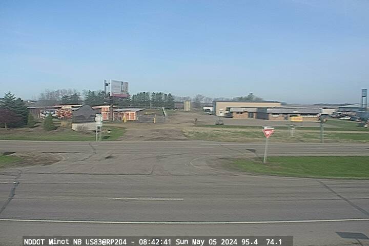 Traffic Cam US 83 N (MP: 204.000) Minot NB - West Player