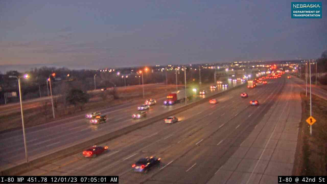 Traffic Cam Omaha: I-80: 42nd St in - Various Views Player