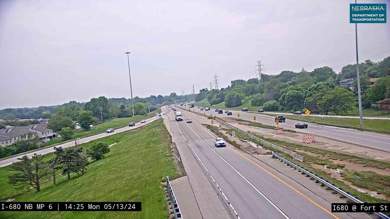 Traffic Cam Omaha: I-680: Fort Street: Various Views Player