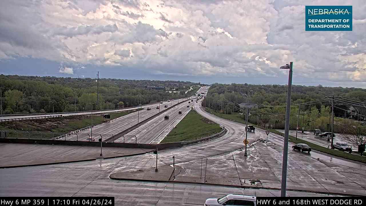 Traffic Cam Omaha: Dodge St at th Player
