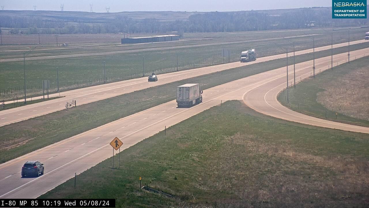 Traffic Cam Stahr Trailer Court › East: I-80: I80 at Chappell: East Player
