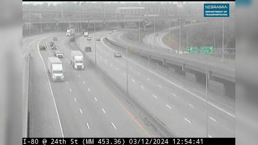 Traffic Cam South Omaha: I-80: 24th St in Omaha: various views Player