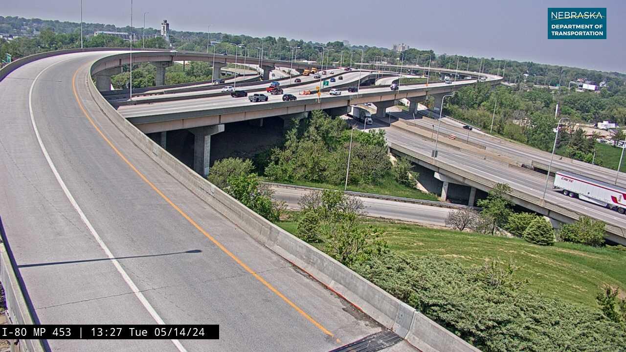 Traffic Cam South Omaha: I-80: Kennedy Freeway : Various Views Player