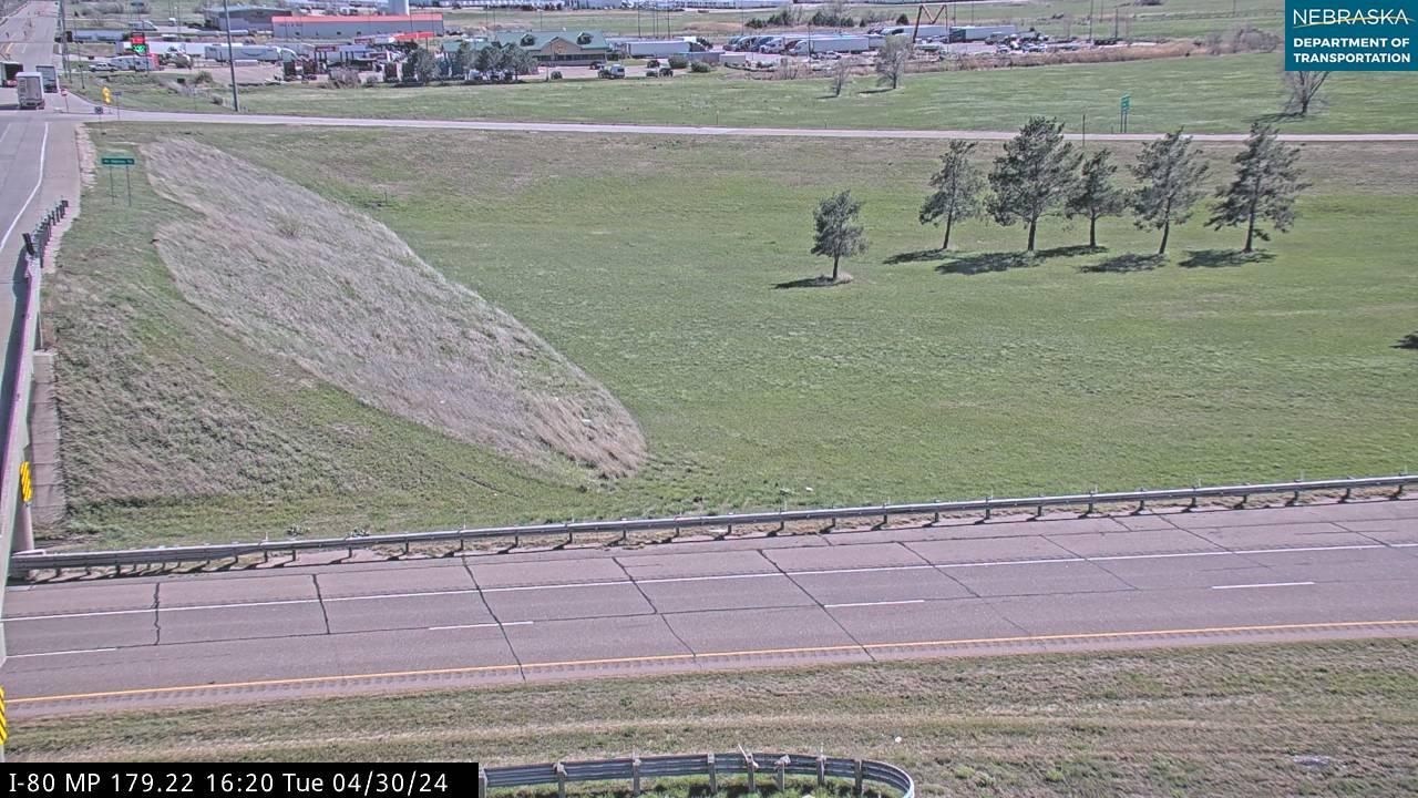 Traffic Cam North Platte › East: I-80 - Exit to L56G : East Player