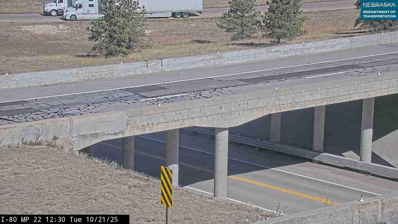 Traffic Cam Ridgewood Mobile Home Park: I-80: Kimball East: WB Overhead Player