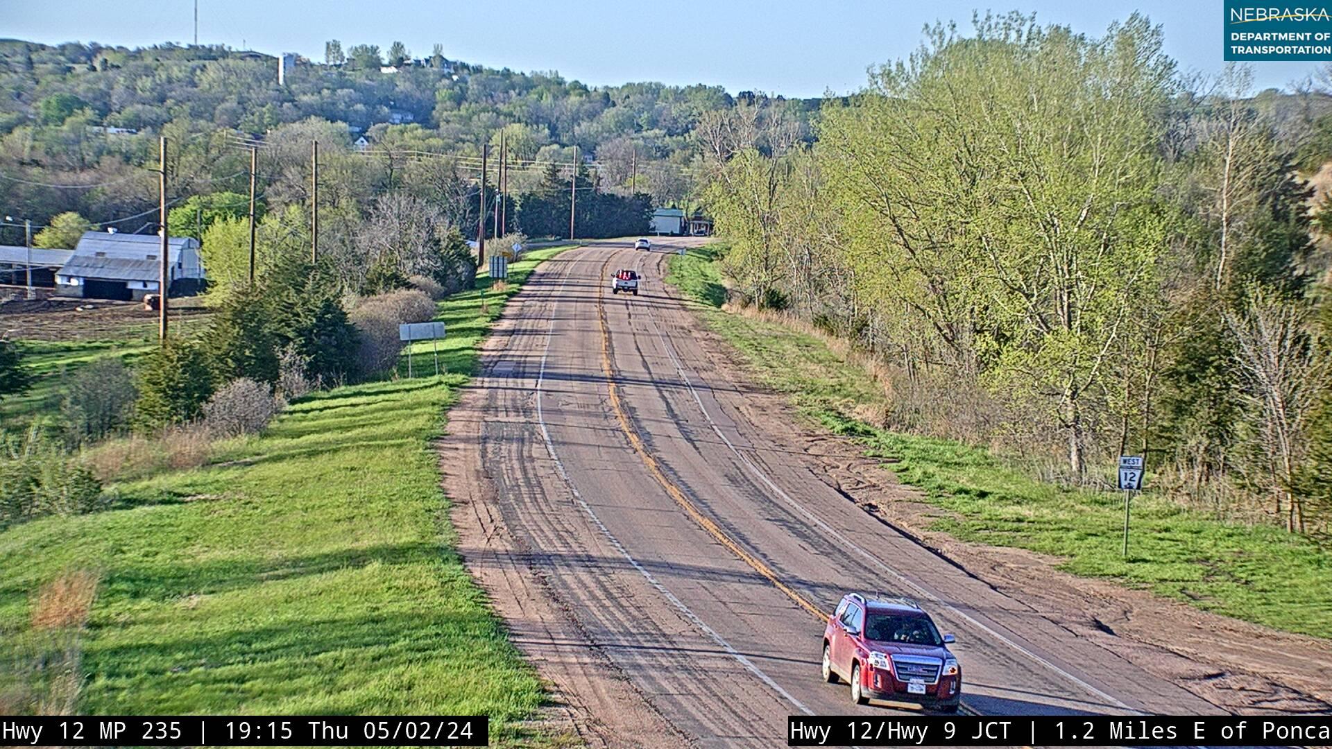Traffic Cam Ponca › West: NE 12: S of - 12 looking west Player
