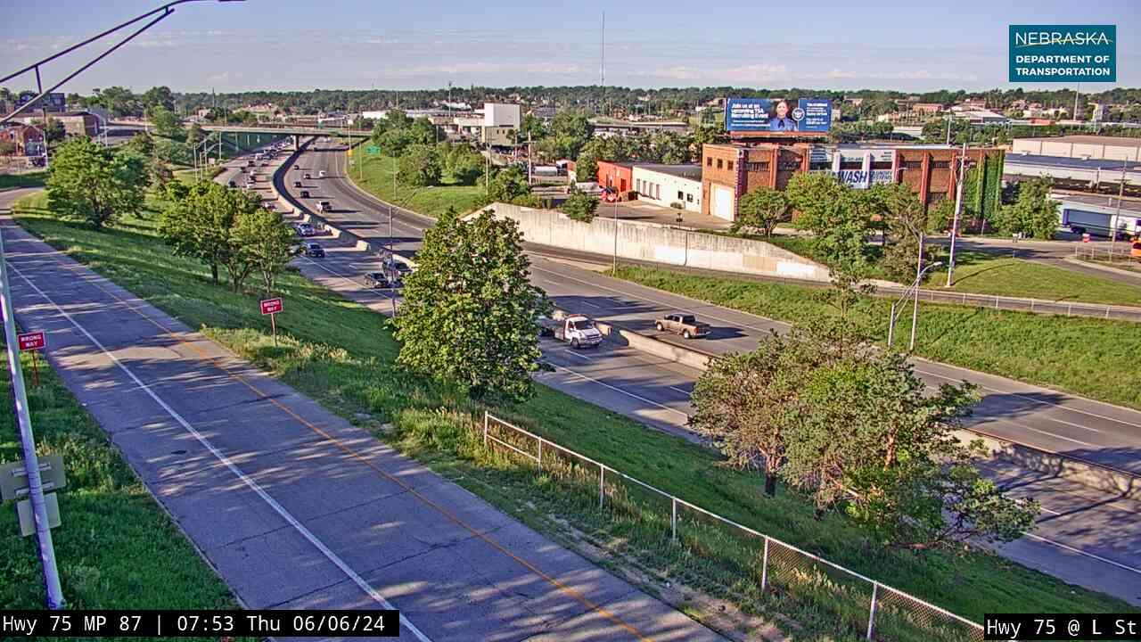 Traffic Cam South Omaha: US 75: L St. in Omaha: Various Views Player