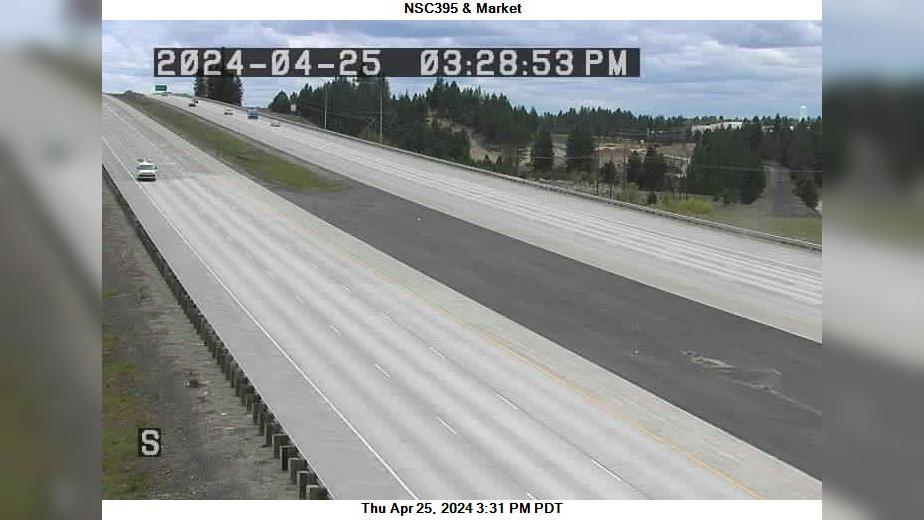 Traffic Cam Mead › North: US 395 NSC at MP 164.1: NSC 395 & Market Player