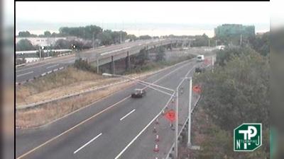 Traffic Cam Secaucus › North: MM 112.8 Eastern Spur North of Interchange 17E - NJ-3/Lincoln Tunnel Player