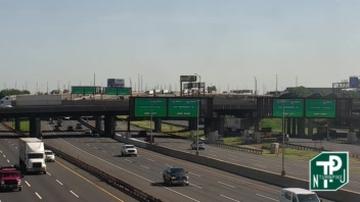 Newark › South: MM 104.5 s/o Interchange 14 - I-78/US-1&9 Traffic Camera
