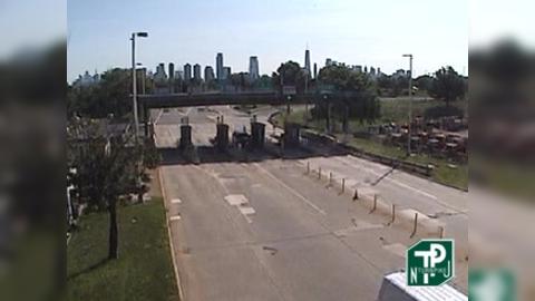 Traffic Cam Jersey City › South: MM 5.5 Hudson County Extension East of Interchange 14B - Liberty State Park Player