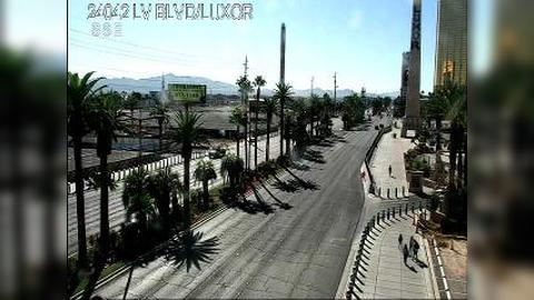 Traffic Cam Paradise: Las Vegas Blvd at Luxor Player