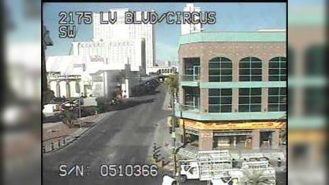 Traffic Cam Paradise: Las Vegas Blvd at Circus Circus Dr Player