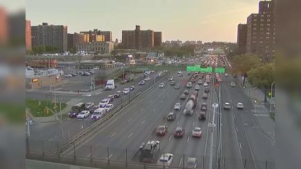 Traffic Cam New York › West: I-278 at Bronx River Parkway Player
