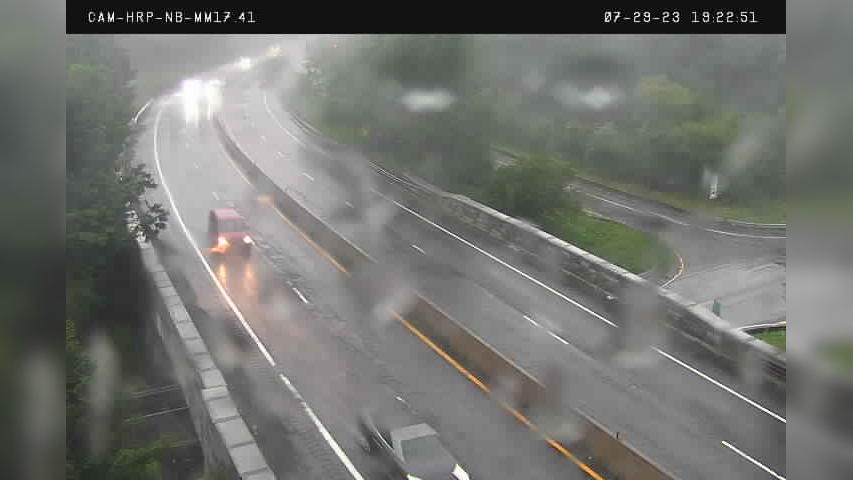 Traffic Cam Rye Brook › North: Hutchinson River Parkway at Exit 17(Lincoln Ave) Player
