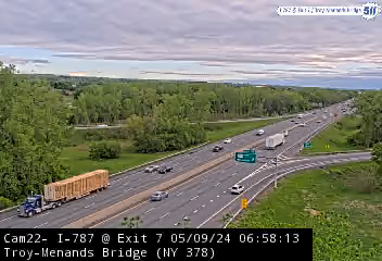 Traffic Cam I-787 at Exit 7 (Menands Bridge, NY 378) - Northbound Player