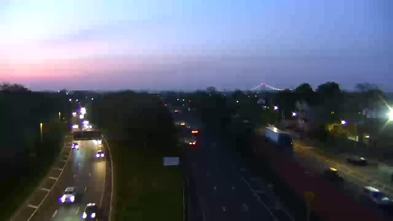 Traffic Cam I-295 at East Tremont Avenue - Northbound Player