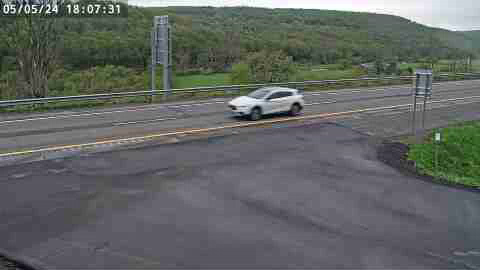 Traffic Cam I-81 north of Exit 9 (Marathon) - Southbound Player