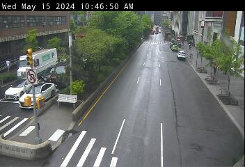 Traffic Cam Flatbush Avenue @ Willoughby - Eastbound Player