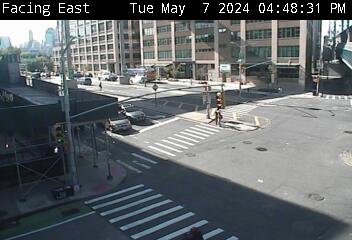 Traffic Cam Sands Street @ Brooklyn Bridge Entrance - Eastbound Player
