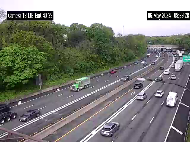 Traffic Cam I-495 at Old Westbury Rd - Westbound Player