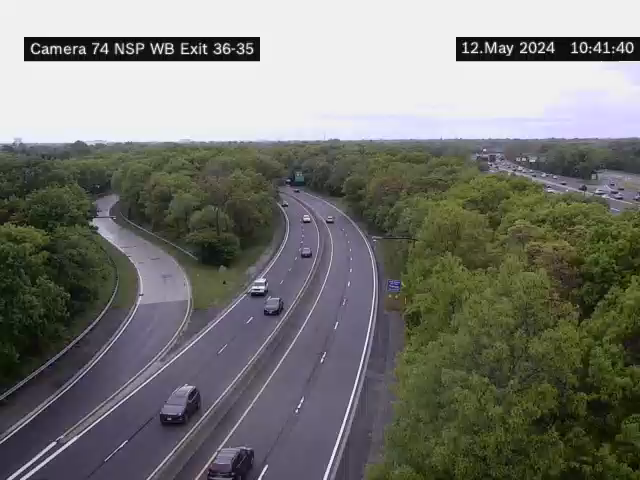 Traffic Cam NSP West of South Oyster Bay Rd. - Westbound Player