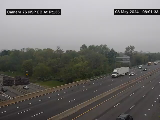 Traffic Cam NSP at Rt 135(Seaford Oyster Bay Expwy) - Eastbound Player