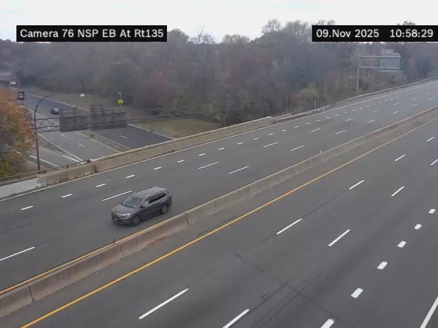 NSP at Rt 135(Seaford Oyster Bay Expwy) - Eastbound Traffic Camera