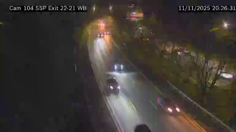 Traffic Cam SSP between Exit 22 (MSP) and Exit 21 (Nassau Rd) - Westbound Player