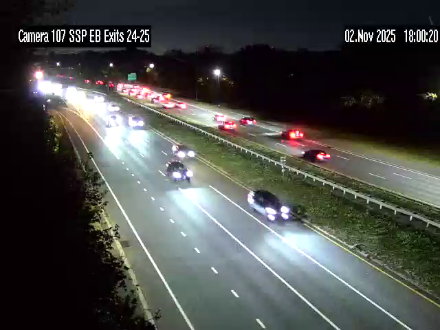 Traffic Cam SSP between Exit 24(Merrick Ave) and Exit 25 (NY 106) - Westbound Player