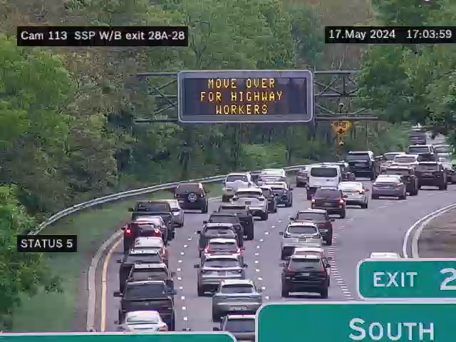 Traffic Cam SSP East of Exit 28 - Wantagh Ave - Westbound Player