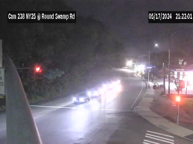 Traffic Cam NY 25 at Round Swamp Road Player