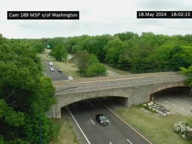 Traffic Cam MSP between M6 and M7 (south of Washington Ave.) - Northbound Player
