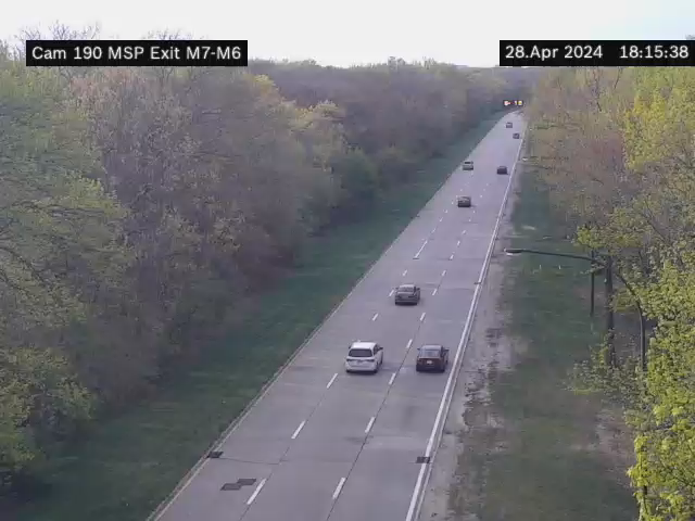 Traffic Cam MSP between M7 and M6 (north of Babylon Tpke.) - Northbound Player
